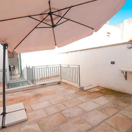 Casa Malika A Отранто